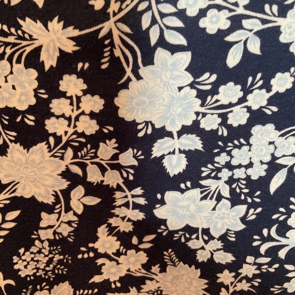 Blue and white floral Lands’ End PL long sleeve nightgown 100% cotton - Picture 4 of 5